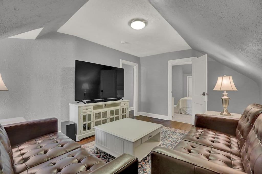 On Seneca - Gorgeous One Bedroom