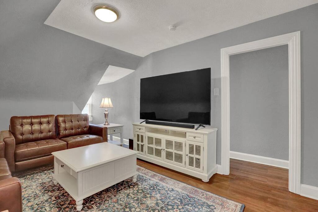 On Seneca - Gorgeous One Bedroom