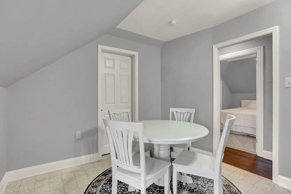 On Seneca - Gorgeous One Bedroom * Harrisburg