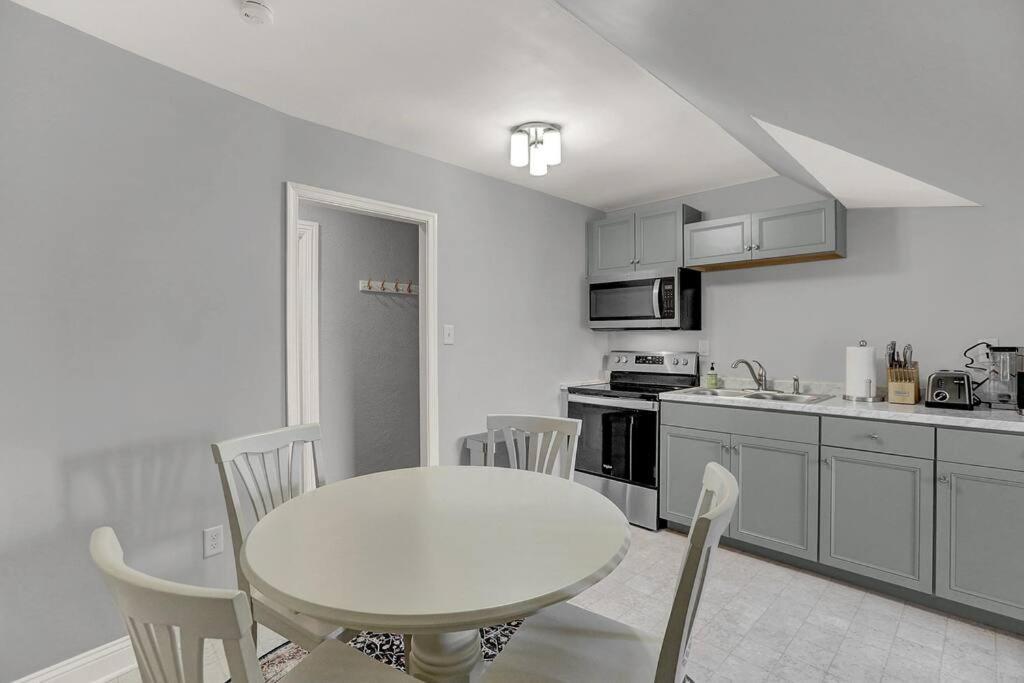 On Seneca - Gorgeous One Bedroom Apartment