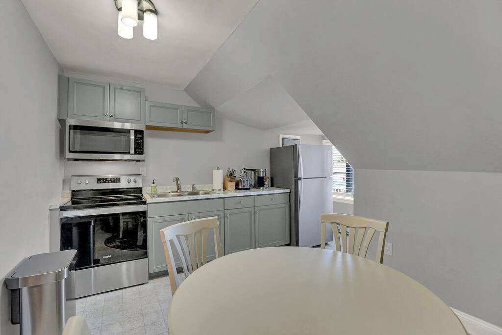 On Seneca - Gorgeous One Bedroom Apartment