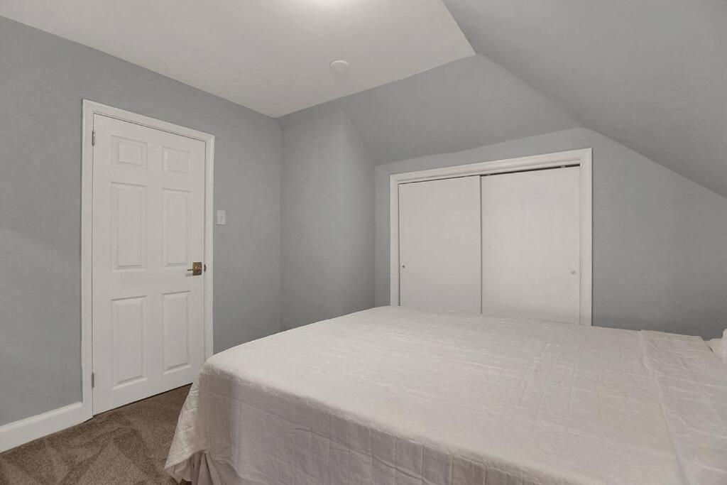 Apartment On Seneca - Gorgeous One Bedroom *