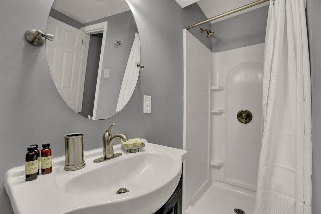 On Seneca - Gorgeous One Bedroom *